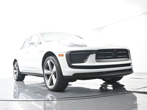 Certified 2025 Porsche Macan AWD/4WD image 55