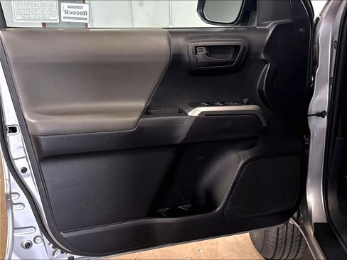 Used 2021 Toyota Tacoma SR5 RWD image 23