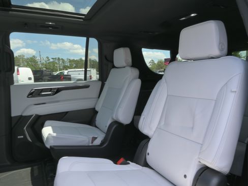New 2026 Chevrolet Suburban Premier AWD/4WD image 13