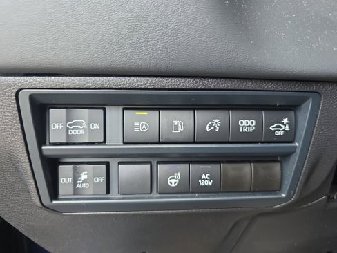 Used 2025 Toyota Sequoia Platinum w/ Tow Technology Package AWD/4WD image 26
