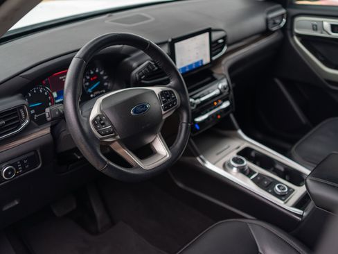 Used 2023 Ford Explorer Limited image 8