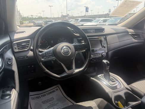 Used 2018 Nissan Rogue SV FWD image 28