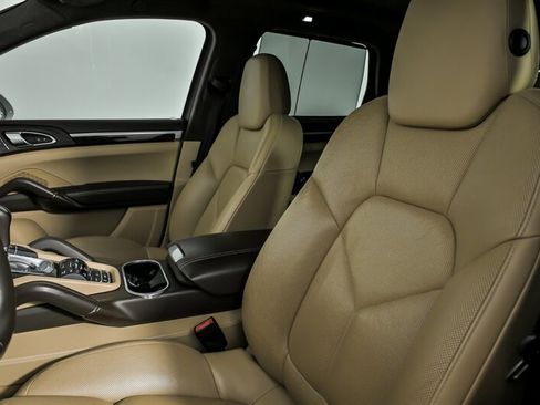 Used 2016 Porsche Cayenne GTS image 20