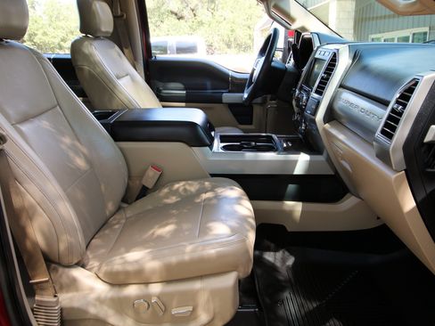 Used 2017 Ford F250 Lariat w/ Lariat Ultimate Package AWD/4WD image 44