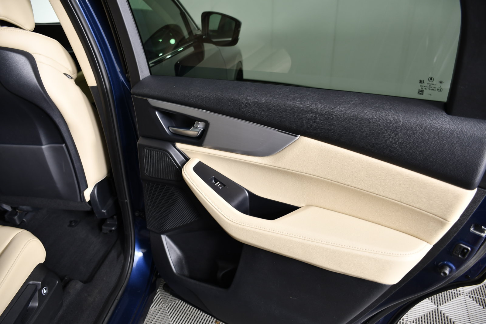 Used 2025 Acura MDX SH-AWD image 43