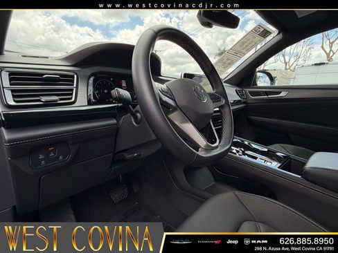 Used 2025 Volkswagen Atlas Cross Sport SE AWD/4WD image 17
