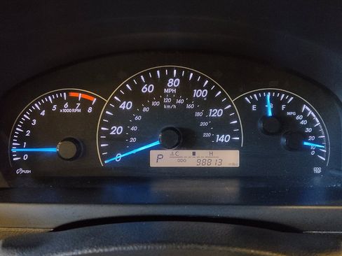 Used 2014 Toyota Camry L image 23