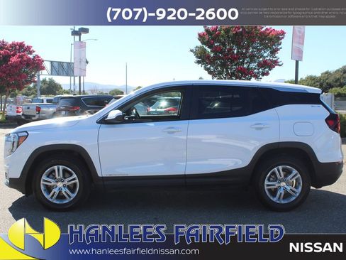 Used 2024 GMC Terrain SLE FWD image 2