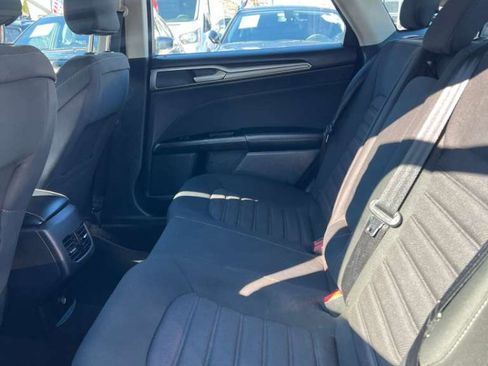 Used 2017 Ford Fusion SE w/ Fusion SE Technology Package image 37