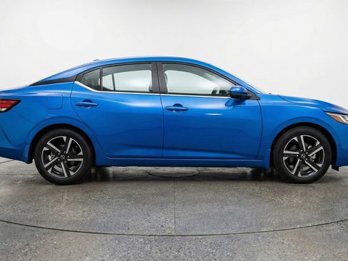 Used 2025 Nissan Sentra SV FWD image 11