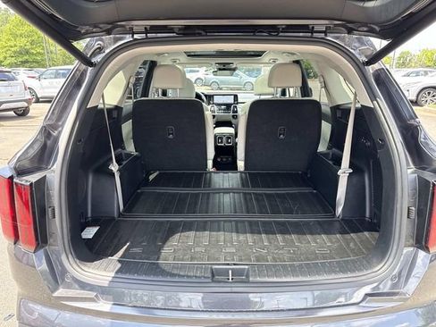 Used 2023 Kia Sorento SX Prestige w/ Panoramic Sunroof Package AWD/4WD image 12