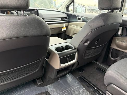 New 2026 Kia Carnival LX FWD image 11