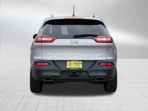 Used 2018 Jeep Cherokee Latitude Plus w/ Cold Weather Group AWD/4WD image 6