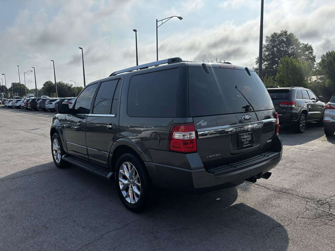 Used 2015 Ford Expedition Limited AWD/4WD image 5