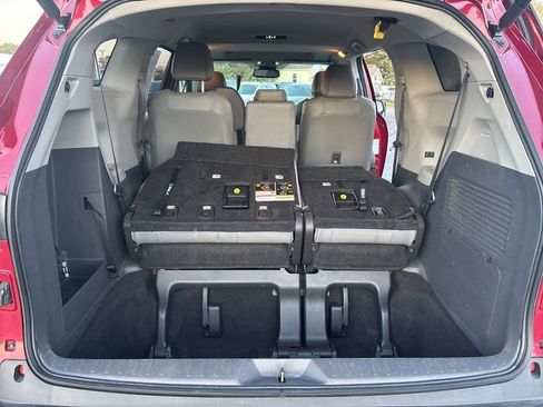 Used 2023 Toyota Sienna XLE image 32