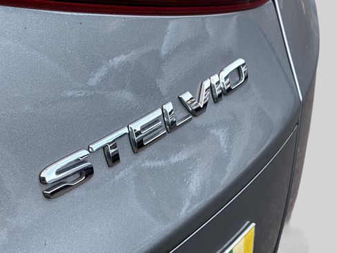 Used 2018 Alfa Romeo Stelvio Ti AWD/4WD image 12