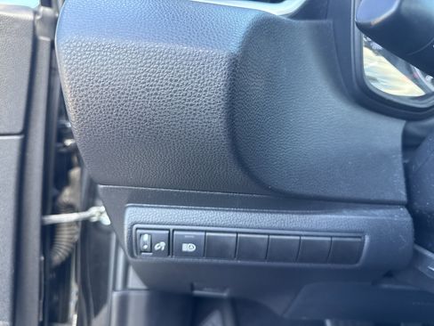 Used 2021 Toyota Corolla LE image 19