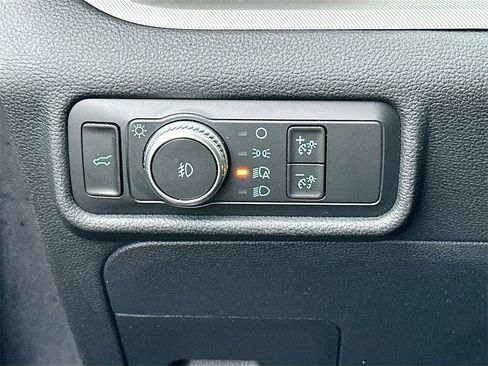 Used 2020 Ford Explorer XLT w/ Equipment Group 202A image 10