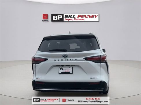 Used 2025 Toyota Sienna Platinum image 4
