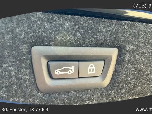 Used 2021 BMW 540i w/ Convenience Package image 33