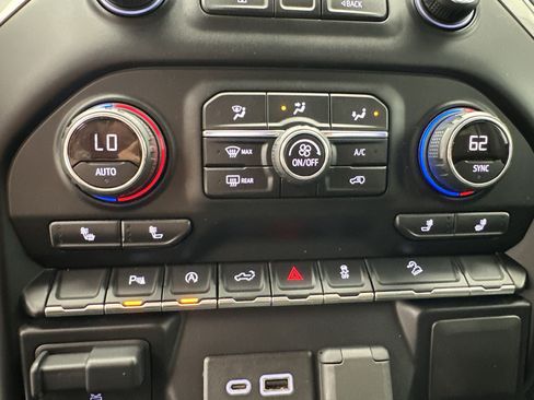 Certified 2019 Chevrolet Silverado 1500 LT w/ All-Star Edition AWD/4WD image 17