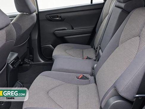 Used 2020 Toyota Highlander LE FWD image 11