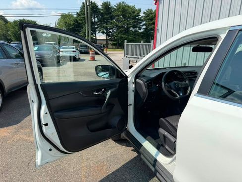 Used 2018 Nissan Rogue S FWD image 9