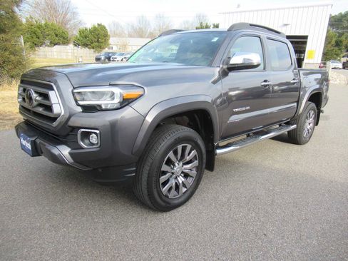 Used 2021 Toyota Tacoma Limited image 1