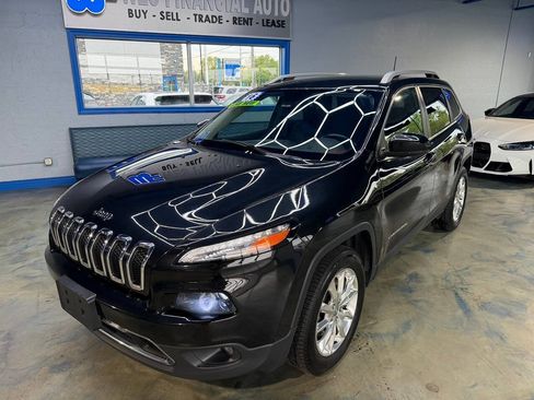 Used 2016 Jeep Cherokee Limited w/ Luxury Group AWD/4WD image 5