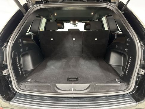 Used 2021 Jeep Grand Cherokee Laredo w/ Security & Convenience Group AWD/4WD image 23