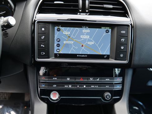 Used 2018 Jaguar F-PACE Prestige image 22