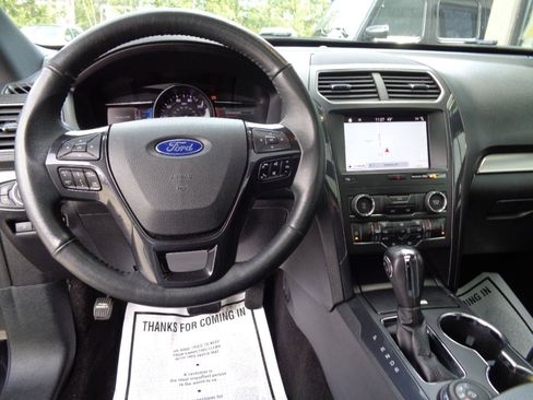 Used 2019 Ford Explorer XLT w/ Equipment Group 202A image 11