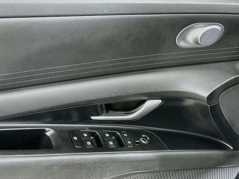Used 2022 Hyundai Elantra SE FWD image 10