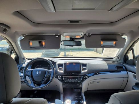 Used 2017 Honda Pilot Touring image 40