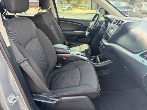 Used 2020 Dodge Journey SE w/ SE Popular Equipment Group FWD image 20
