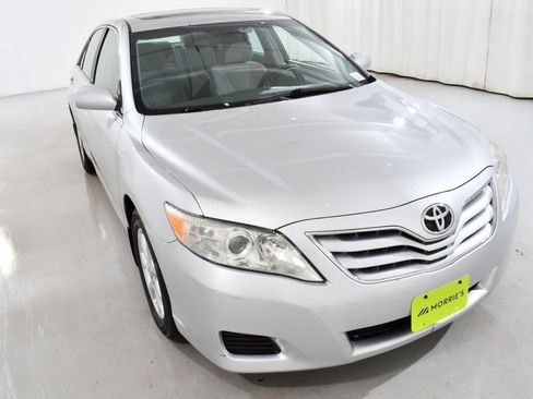 Used 2010 Toyota Camry SE image 4