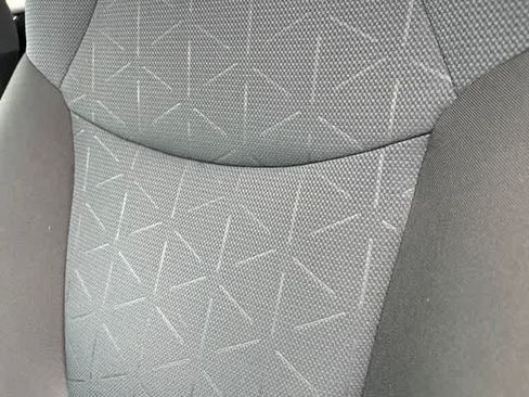 Used 2025 Toyota RAV4 XLE AWD/4WD image 7