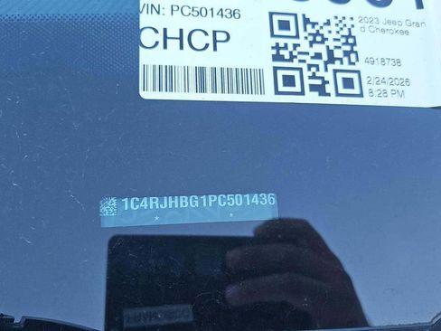 Used 2023 Jeep Grand Cherokee Limited w/ Black Appearance Package image 21