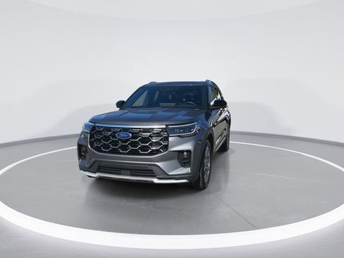 Used 2025 Ford Explorer Platinum RWD image 3