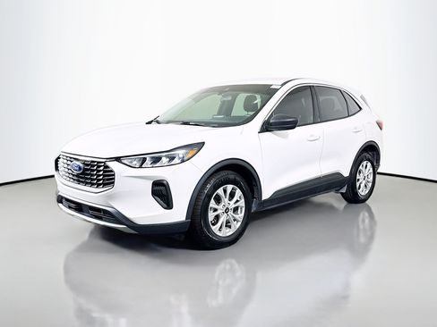 Used 2023 Ford Escape Active w/ Cold Weather Package FWD image 4