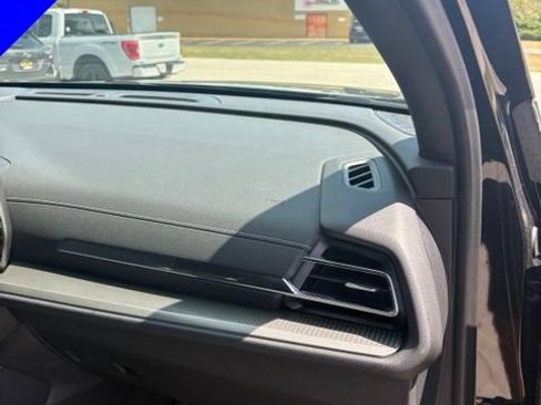 Used 2025 Chevrolet Traverse LT w/ Driver Confidence Package AWD/4WD image 30