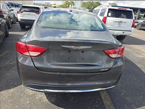 Used 2015 Chrysler 200 Limited w/ Convenience Group FWD image 5