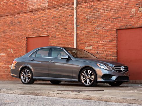 Used 2016 Mercedes-Benz E 350 Sedan image 5