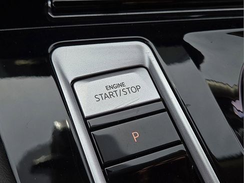 Used 2024 Volkswagen Atlas SE image 31