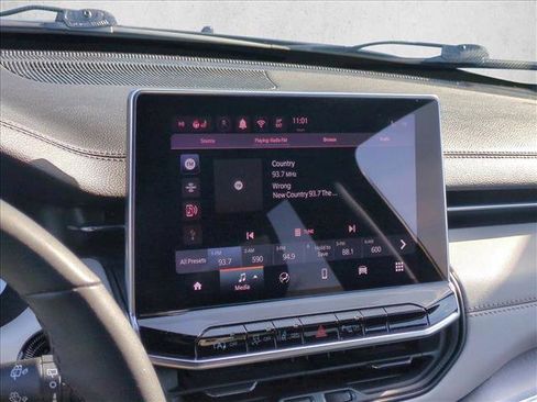 Used 2024 Jeep Compass Limited image 18