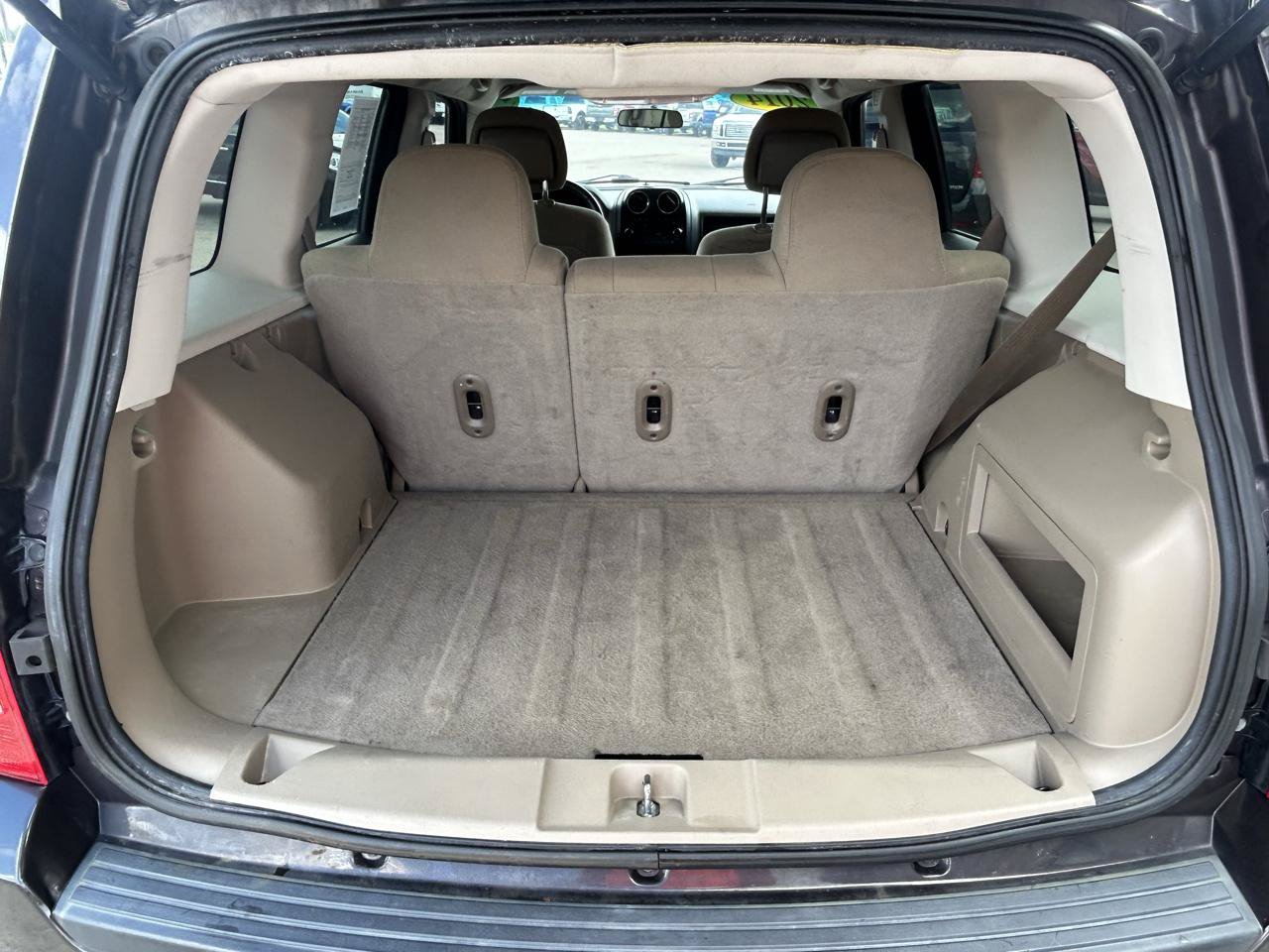 Used 2014 Jeep Patriot Latitude FWD image 17