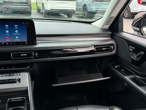 Used 2025 Lincoln Aviator AWD image 34