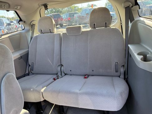 Used 2013 Toyota Sienna LE image 16