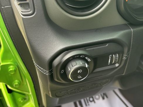 Used 2025 Jeep Gladiator Mojave image 35