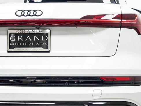 Used 2023 Audi e-tron S Prestige AWD/4WD image 19